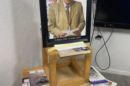 Hvala svima na utehi i dobrim reèima koje ste nam dali za gubitak…