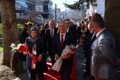 Zakletva novog zakonodavca u Dragaškoj opštini Dragaš održana je danas na konstitutivnim sednicama i novom zakonodavstvu…