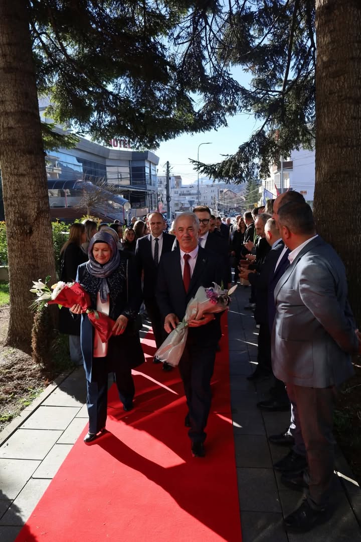 Zakletva novog zakonodavca u Dragaškoj opštini Dragaš održana je danas na konstitutivnim sednicama i novom zakonodavstvu…