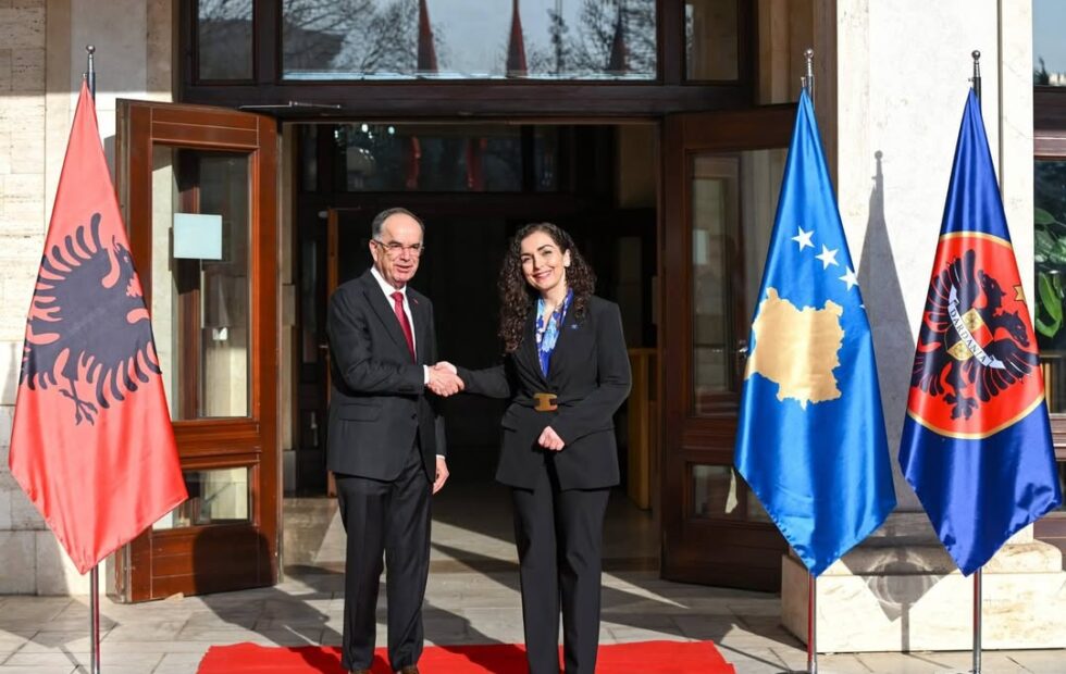 Osmani su bili domaćin Begaju, naglasili su potrebu da Kosovo i Albanija uvek budu bliske jedna drugoj predsednici Kosa…