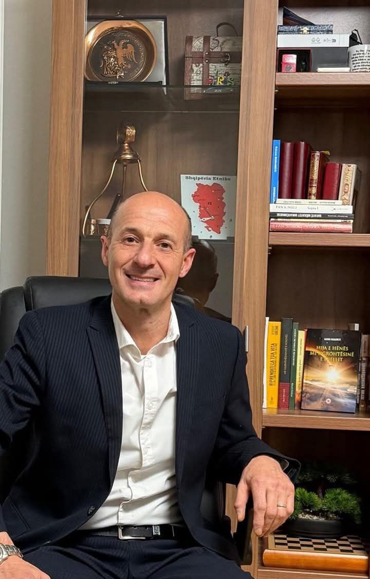 Muhamet kritikuje vladu: Infrastruktura ne zamenjuje neuspehe u diplomatiji i bezbednosnog poslanika kandidata iz…