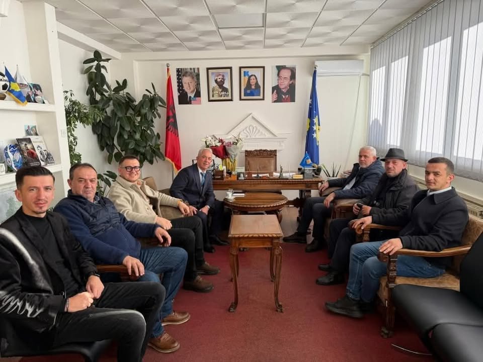 Gradonaèelnik Geladin ugostio je predstavnike Udruženja Afarees SHARRICH predsedavajuæeg opštine Dragaš, g. B…