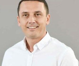 Setite se da se Gaši povlači na svečanoj sednici Prizrenskog parlamenta, potvrđeno je povlačenje Kamerona Gašija sa njegove funkcije…