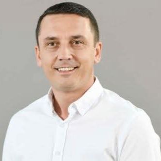 Setite se da se Gaši povlači na svečanoj sednici Prizrenskog parlamenta, potvrđeno je povlačenje Kamerona Gašija sa njegove funkcije…