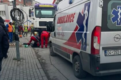 Kamion sa betonom pogodio je osobu u Prizrenu fatalnom nesrećom ranije u Prizrenu, …