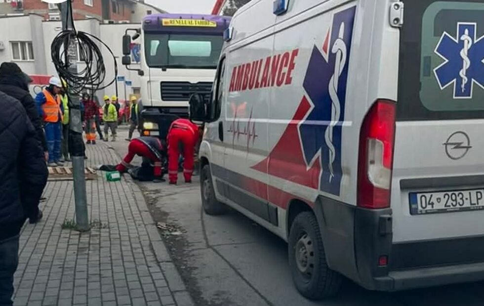 Kamion sa betonom pogodio je osobu u Prizrenu fatalnom nesrećom ranije u Prizrenu, …