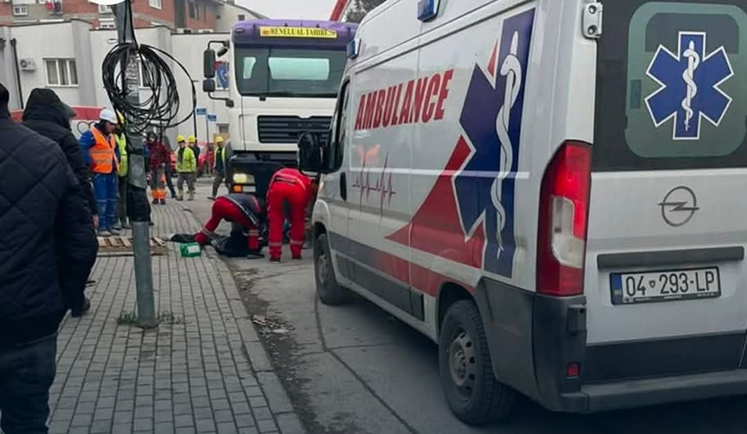 Kamion sa betonom pogodio je osobu u Prizrenu fatalnom nesrećom ranije u Prizrenu, …