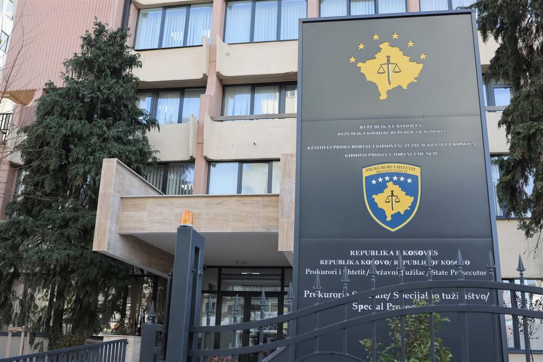 Optužnica za krijumčarenje sa migrantima Specijalnog tužilaštva Kosova podnela je optužnice protiv četiri lica po delu…