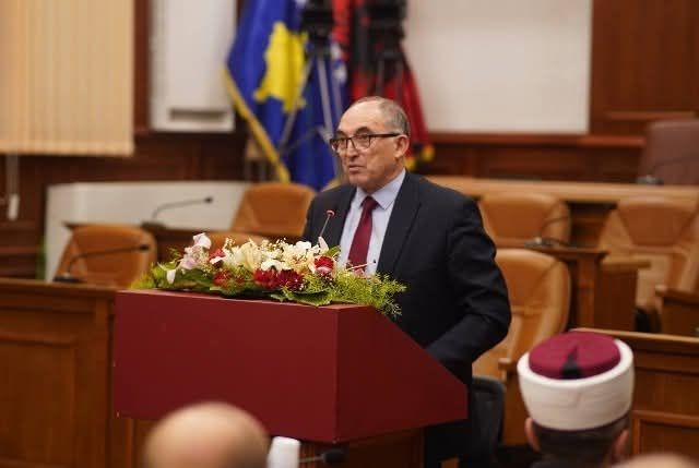 Totaj posle zakletve: učinićemo Prizren još lepšim, kao što Šaćir Totaj zaslužuje da se zakune na mandat…