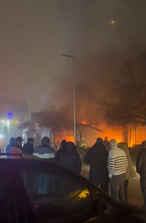 Požar u poslovnom baru blizu autobuske stanice u Prizrenu.