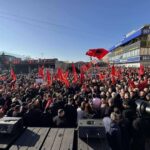 “Çlirimtarët duhet të nderohen, jo të gjykohen” – foto të protestës për ish-krerët e UÇK-së në Shkup