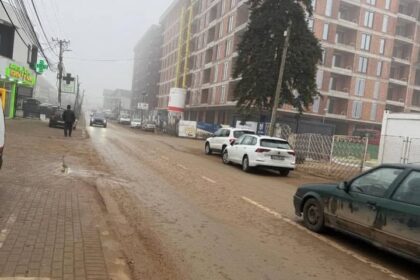 Kamion zagađuje asfalt, kompanija je kažnjena sa 1.000 evra u Prizrenu nakon pritužbi građana na zagađenje asfalta u…