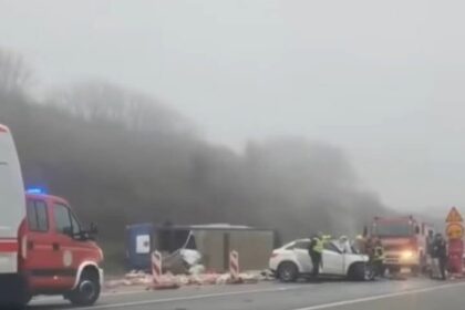 Kobna nesreæa na autoputu Rugova, jedna ozbiljno povreðena prebacuje u CKUK ozbiljnu trijafsku nesreæu…