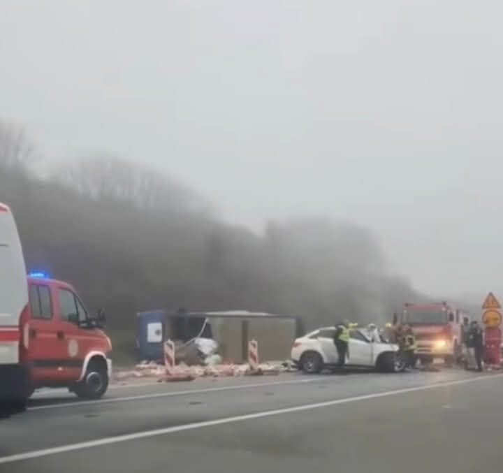 Kobna nesreæa na autoputu Rugova, jedna ozbiljno povreðena prebacuje u CKUK ozbiljnu trijafsku nesreæu…