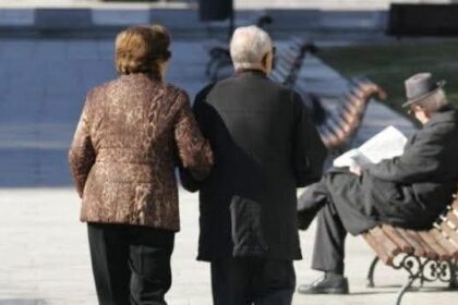 Vrhovni je proglasio ilegalne èlanke koji prisiljavaju penzionere da budu obavešteni u Ministarstvu za penzije…