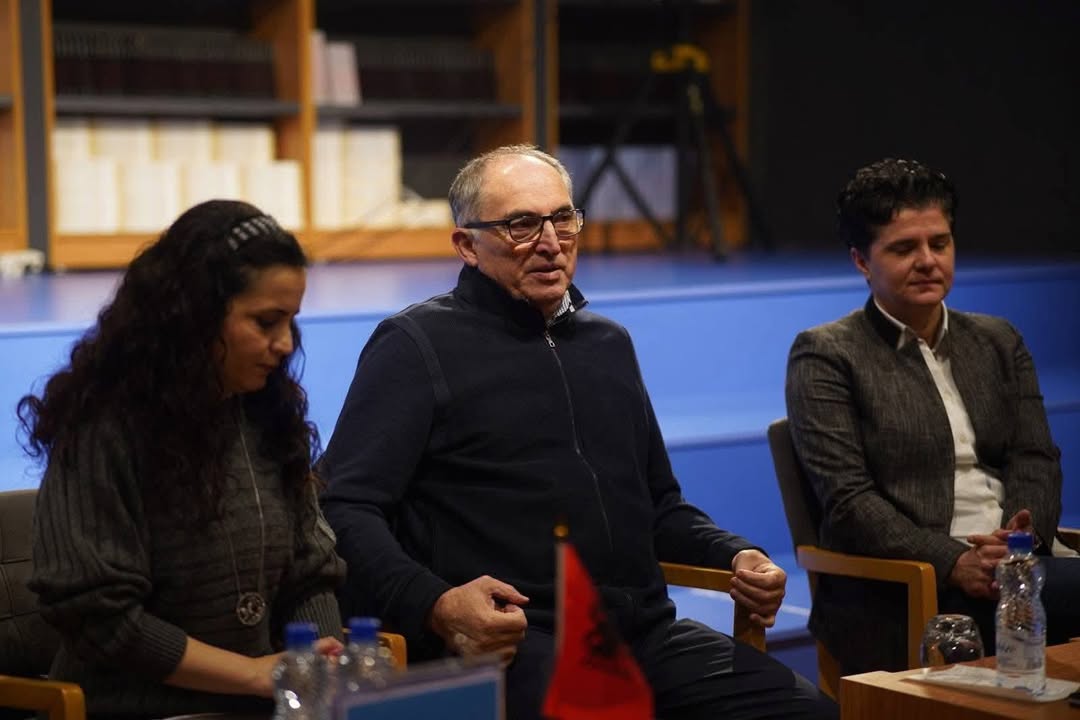 Predsednik Šacir Totaj je danas razgovarao sa mladim Parižanima, sa kojima je završetak projekta snimljen…