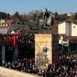 “Çlirimtarët duhet të nderohen, jo të gjykohen” – foto të protestës për ish-krerët e UÇK-së në Shkup
