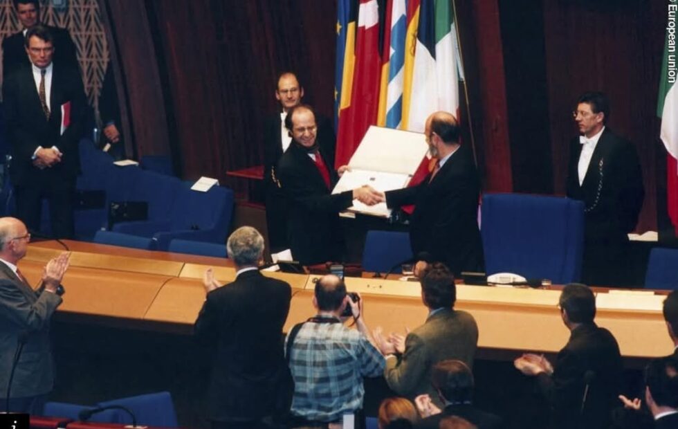 Dana 16. decembra 1998. godine predsednik Kosova dr.