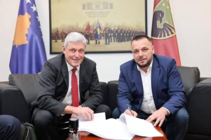 Makedonija najavila nove okvirne ugovore sa američkim proizvođačem HUMVE Hawkeye 105mm ministra M…