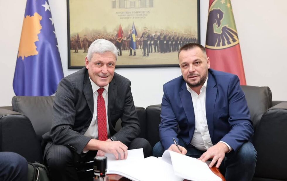 Makedonija najavila nove okvirne ugovore sa američkim proizvođačem HUMVE Hawkeye 105mm ministra M…