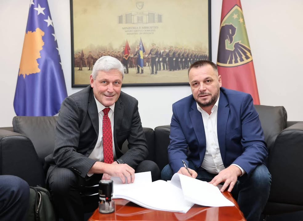 Makedonija najavila nove okvirne ugovore sa američkim proizvođačem HUMVE Hawkeye 105mm ministra M…