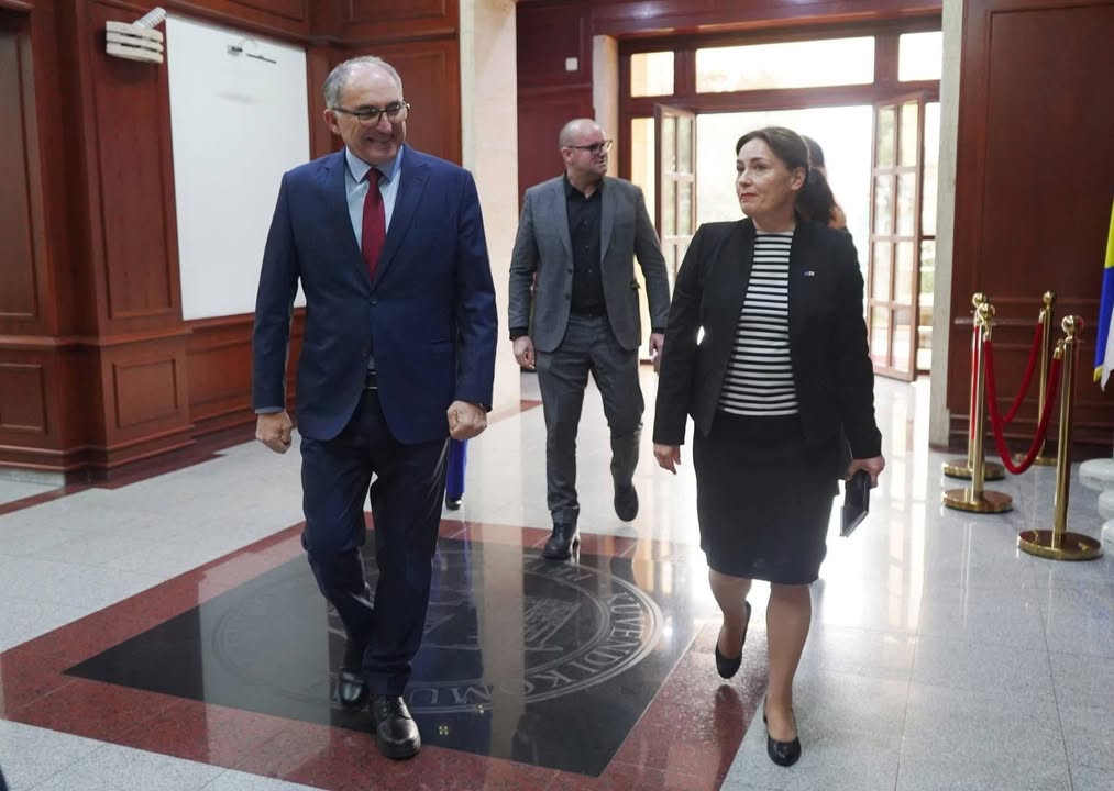 Šef Shacir Totay bio je domaćin najavljenog sastanka ambasadora Finske na Kosovu, Eevamara Laaksonena, c…