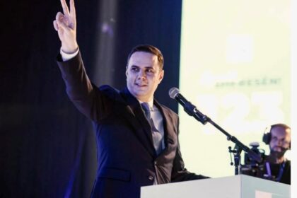 Abdiksiku: Plate nastavnika 1.000 evra mesečno, vojnici, policajci, vatrogasci 900 evra, predsedavajući DSK, jednom…