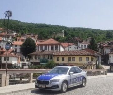 Èovek u Prizrenu napada njegovu ženu, policija uzima oružje od 17 metaka od èoveka u Prizreu…