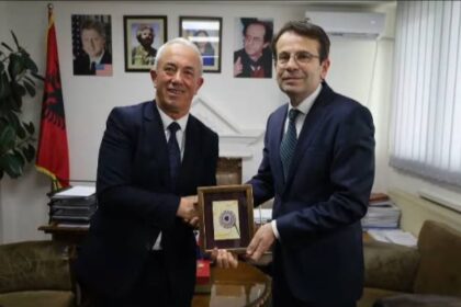 Gradonačelnik opštine Dragaš čeka načelnika Turske u Prizrenu na str…