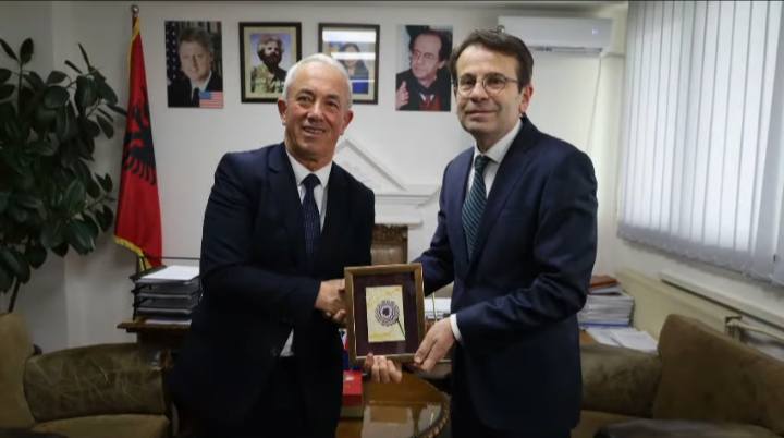 Gradonačelnik opštine Dragaš čeka načelnika Turske u Prizrenu na str…