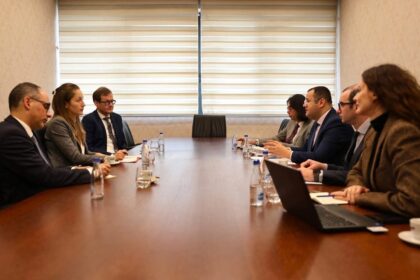 Guverner Ismaili sastaje se sa predstavnicima ambasada Austrije, Nemaèke i Švajcarske da razgovaraju o reformi…