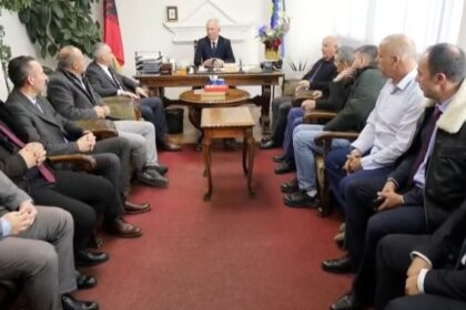 Šef opštine Dragaš sastao se sa direktorima škola, obrazovanje je i dalje prioritet lokalne vlade, šefa K…