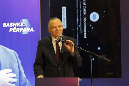 Hamza uzvrati Kurt: Plate rastu i porezi opadaju, uspeli smo, i opet ćemo postaviti vođu D partije…