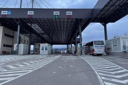 QKPC upozorava na blokade puteva u blizini kosovske granice Srbije, apeluje na građane da koriste alternativne rute Centra…