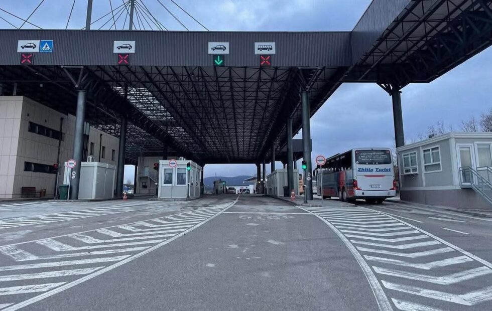 QKPC upozorava na blokade puteva u blizini kosovske granice Srbije, apeluje na građane da koriste alternativne rute Centra…