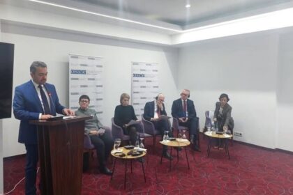 Predsedavajući Centralne izborne komisije Krešnik Radonići prisustvovao je tabeli Texia rod u procesima gospodina…