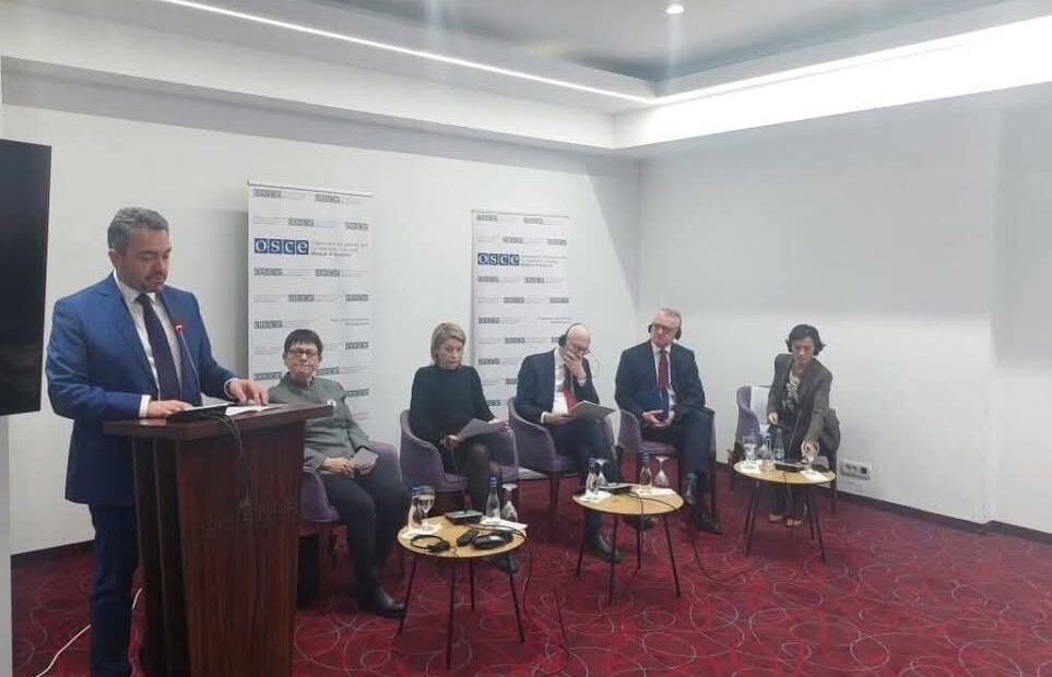 Predsedavajući Centralne izborne komisije Krešnik Radonići prisustvovao je tabeli Texia rod u procesima gospodina…