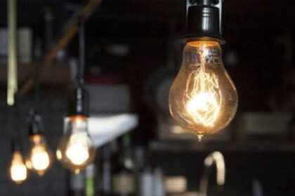 Privredna komora alarmira: Poslovi su oštećeni smanjenjem struje poslednjih dana Privredna i industrijska komora…