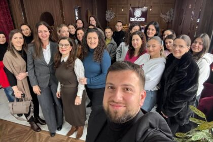 Mobilistièki sastanak LVV-a sa ženama i devojkama u Sharr regionu, kandidatkinja za poslanika iz VVIENDO pokreta…