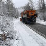 Ministria e Infrastrukturës njofton se me fillimin e reshjeve të borës, operatorët e mirëmbajtjes së rrugëve janë akt…