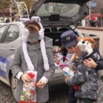 Policia në Rajonin e Prizrenit shpërndan dhurata për fëmijë Me rastin e festave të fund vitit, Krishtlindjeve dhe Vit…