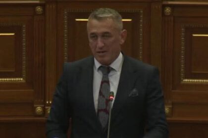 Srpska lista najavljuje pobedu od 10 mandata, Rašihći zauzima mesto u Skupštini, dok je Srpska lista proglasila…