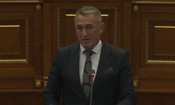 Srpska lista najavljuje pobedu od 10 mandata, Rašihći zauzima mesto u Skupštini, dok je Srpska lista proglasila…