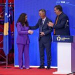 Eugen Saraçini shpallet President Nderi i Federatës së Hendbollit të Kosovës Në ceremoninë “Laureatët 2025”, të mbajt…