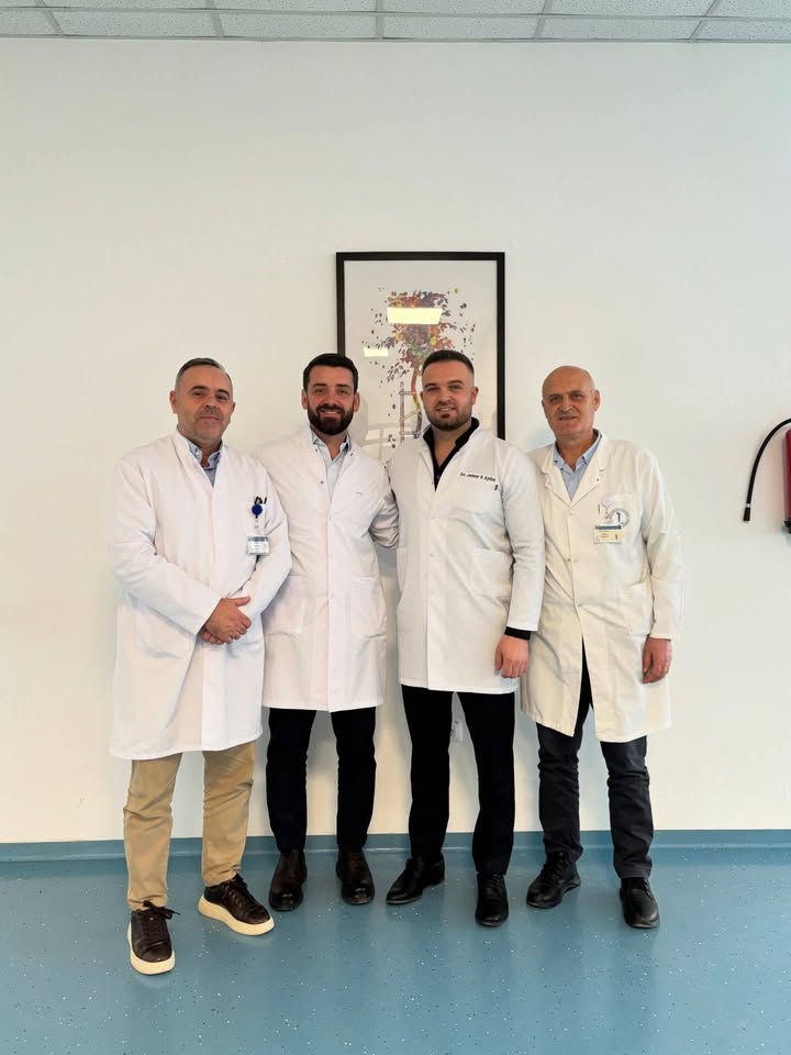 Jethmir Aydin uspešno završava specijalizaciju kod Ortopedija i Locomotore Traumatologije na 3112.2025s, doktor ste…