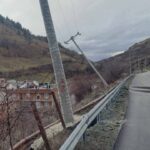Qytetarët raportojnë rrezik rrëzimi të një shtylle elektrike në Brod Qytetarë nga fshati turistik Brod, në trevën e G…
