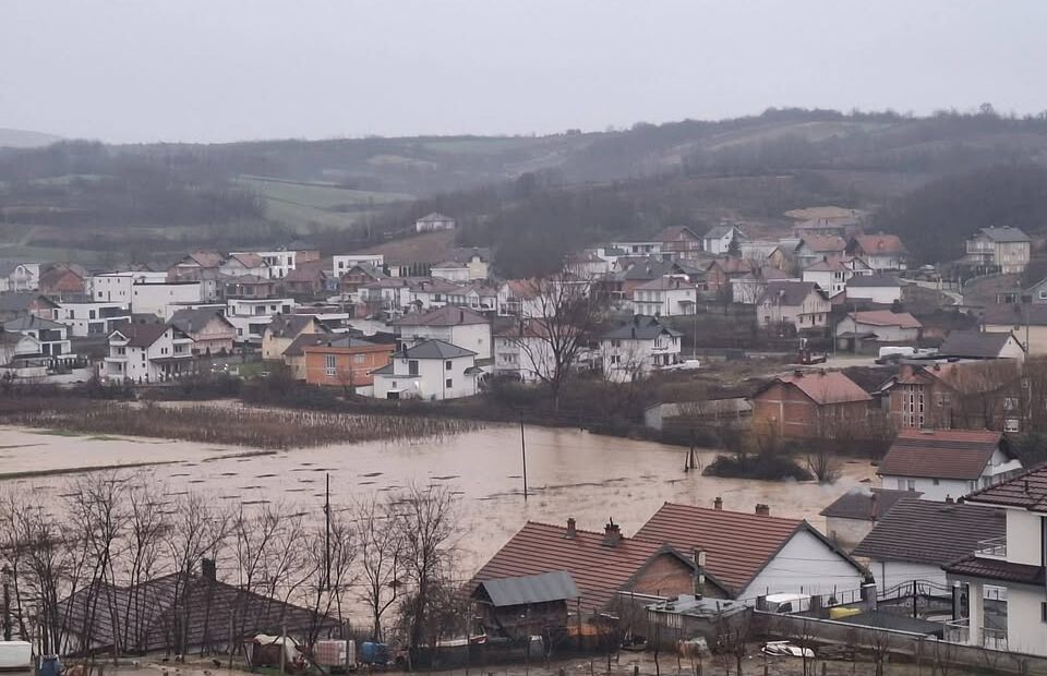 Selo Hoche Minor u Rahovcu pod poplavom, neke poplavljene kuće Rahovec .