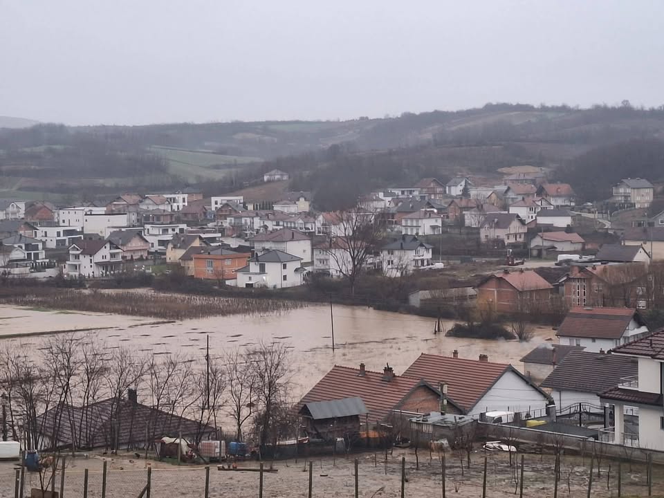Selo Hoche Minor u Rahovcu pod poplavom, neke poplavljene kuće Rahovec .