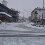 ❄️ Bora e parë zbardh qendrën e Dragashit — një pamje që sjell qetësi dhe bukuri dimërore.