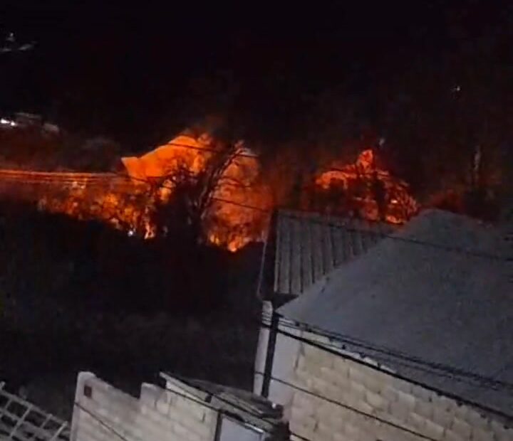 Strujne žice su u plamenu u blizini bolnice Dragaš u obližnjim susedstvima!